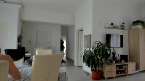 Snapshot of woolfiie chatting on January 21, 2025, 12:07 pm Wolfie online show from January 21, 2025, 12:07 pm