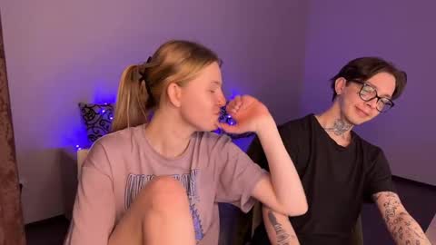 Snapshot of worldofllove chatting on January 1, 2025, 5:44 pm Arnika and Simon online show from January 1, 2025, 5:44 pm