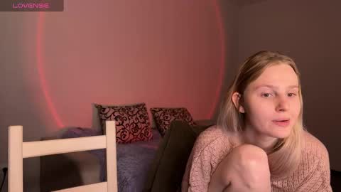 Snapshot of worldofllove chatting on February 19, 2025, 4:55 pm Arnika and Simon online show from February 19, 2025, 4:55 pm