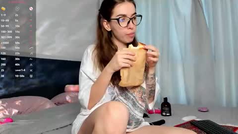 Hey Im Lina See you 12am - 6am GMT  3 online show from February 3, 2026, 4:21 am