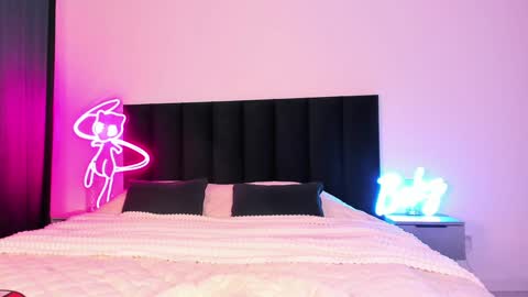 Snapshot of wowlovie666 chatting on December 1, 2024, 7:58 pm Emi online show from December 1, 2024, 7:58 pm