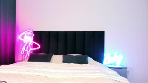 Snapshot of wowlovie666 chatting on December 2, 2024, 8:11 pm Emi online show from December 2, 2024, 8:11 pm