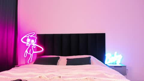 Snapshot of wowlovie666 chatting on December 19, 2024, 8:23 am Emi online show from December 19, 2024, 8:23 am