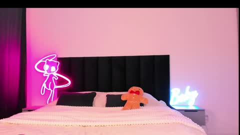 Snapshot of wowlovie666 chatting on January 7, 2025, 4:08 am Emi online show from January 7, 2025, 4:08 am