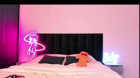 Snapshot of wowlovie666 chatting on January 9, 2025, 6:59 am Emi online show from January 9, 2025, 6:59 am