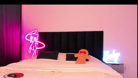 Snapshot of wowlovie666 chatting on January 14, 2025, 4:04 am Emi online show from January 14, 2025, 4:04 am