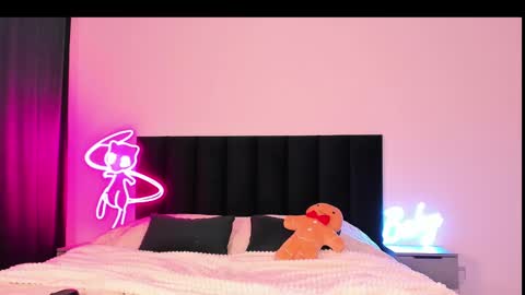 Snapshot of wowlovie666 chatting on January 18, 2025, 7:07 am Emi online show from January 18, 2025, 7:07 am