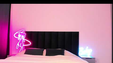 Snapshot of wowlovie666 chatting on February 11, 2025, 4:01 am Emi online show from February 11, 2025, 4:01 am