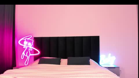 Snapshot of wowlovie666 chatting on February 24, 2025, 5:00 am Emi online show from February 24, 2025, 5:00 am