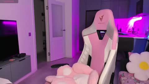 Snapshot of wowlovie666 chatting on October 10, 2025, 5:12 pm Emi online show from October 10, 2025, 5:12 pm