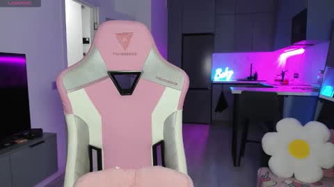 Snapshot of wowlovie666 chatting on October 15, 2025, 4:07 pm Emi online show from October 15, 2025, 4:07 pm