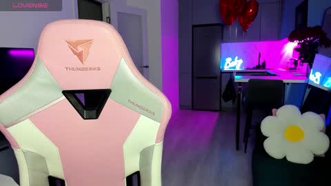 Emi online show from February 22, 2026, 4:02 am