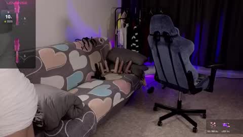 Neo and Abby online show from November 11, 2025, 10:15 am