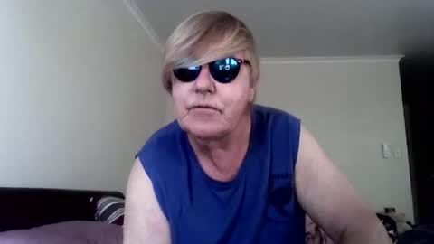 wwwwio online show from May 5, 2026, 11:02 pm
