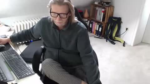 Snapshot of wyattearp64 chatting on December 1, 2025, 9:36 am WyattEarp64 online show from December 1, 2025, 9:36 am