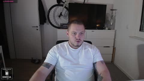 Snapshot of x19marco93x chatting on December 25, 2024, 6:30 pm x19marco93x online show from December 25, 2024, 6:30 pm