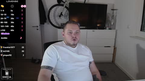 Snapshot of x19marco93x chatting on December 25, 2024, 9:33 pm x19marco93x online show from December 25, 2024, 9:33 pm