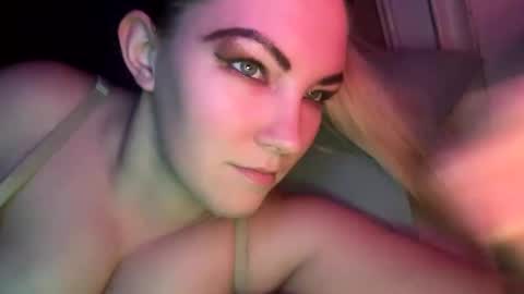 Snapshot of x_dreamgirl_x chatting on December 18, 2024, 4:42 am Mariah online show from December 18, 2024, 4:42 am