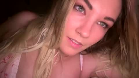 Snapshot of x_dreamgirl_x chatting on January 11, 2025, 7:06 am Mariah online show from January 11, 2025, 7:06 am