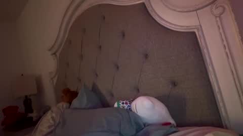 Snapshot of x_dreamgirl_x chatting on January 26, 2025, 10:46 pm Mariah online show from January 26, 2025, 10:46 pm