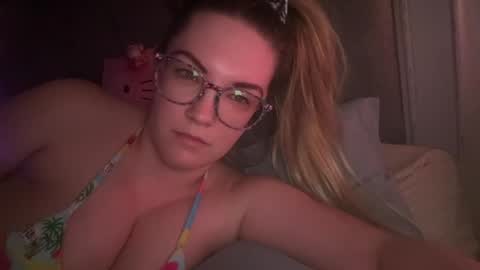 Snapshot of x_dreamgirl_x chatting on March 6, 2025, 8:41 am Mariah online show from March 6, 2025, 8:41 am