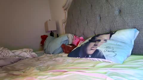 Snapshot of x_dreamgirl_x chatting on March 9, 2025, 5:44 am Mariah online show from March 9, 2025, 5:44 am