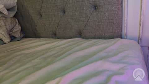 Snapshot of x_dreamgirl_x chatting on October 18, 2025, 2:14 am Mariah online show from October 18, 2025, 2:14 am