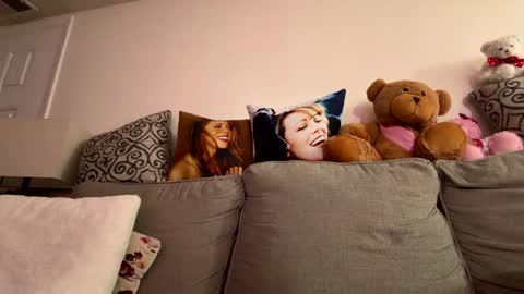 Snapshot of x_dreamgirl_x chatting on October 21, 2025, 11:38 pm Mariah online show from October 21, 2025, 11:38 pm