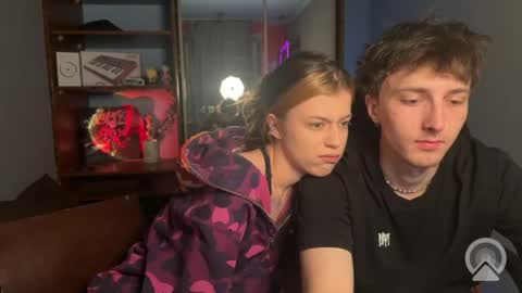 Philipp and Este online show from April 4, 2026, 2:54 am