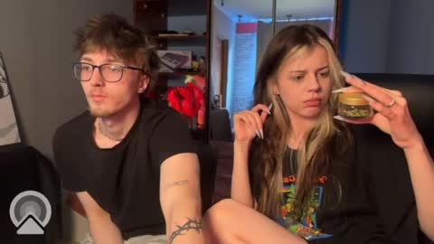 Philipp and Este online show from April 27, 2026, 4:10 am