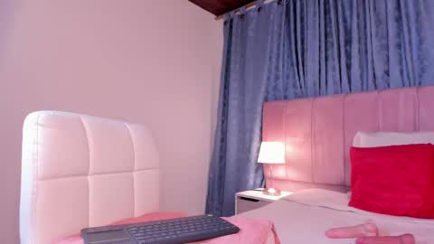 Snapshot of x_milu chatting on February 14, 2025, 5:57 pm x_milu online show from February 14, 2025, 5:57 pm