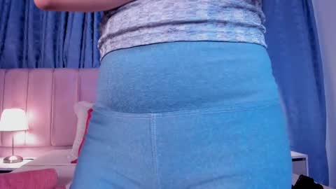 Snapshot of x_milu chatting on February 19, 2025, 5:38 pm x_milu online show from February 19, 2025, 5:38 pm