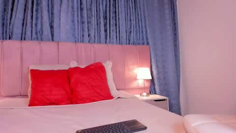 Snapshot of x_milu chatting on March 3, 2025, 12:04 am x_milu online show from March 3, 2025, 12:04 am