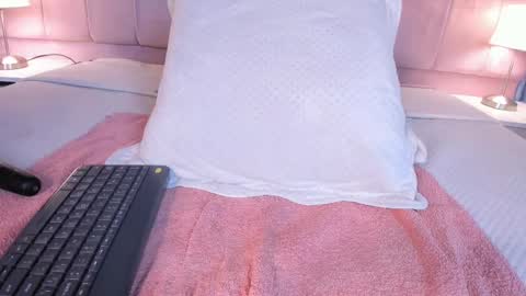 Snapshot of x_milu chatting on March 8, 2025, 10:02 pm x_milu online show from March 8, 2025, 10:02 pm