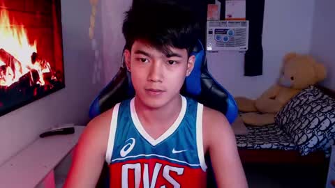 Snapshot of xaldrian_destroyer chatting on December 7, 2024, 5:48 am Prince Aldrian online show from December 7, 2024, 5:48 am