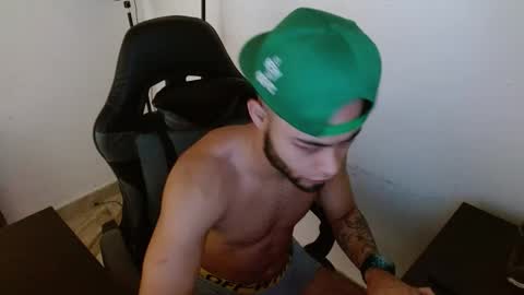 Snapshot of xanderstone00 chatting on February 5, 2026, 3:49 pm Xanderstone online show from February 5, 2026, 3:49 pm