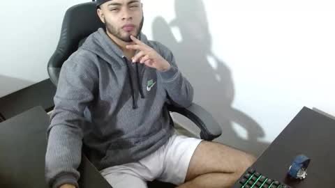 Snapshot of xanderstone00 chatting on February 10, 2026, 6:28 am Xanderstone online show from February 10, 2026, 6:28 am