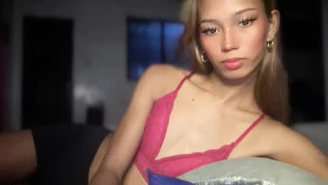 Snapshot of xandraluxe_xoxo chatting on November 30, 2025, 6:12 pm Cassandra online show from November 30, 2025, 6:12 pm