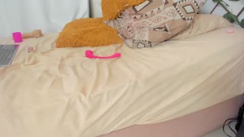 Snapshot of xararouxxx chatting on December 25, 2024, 5:47 pm S A R A 100K followers online show from December 25, 2024, 5:47 pm