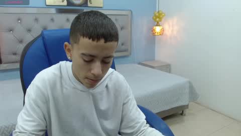 Snapshot of xavii_18_ chatting on February 9, 2025, 12:19 pm xavii_18_ online show from February 9, 2025, 12:19 pm