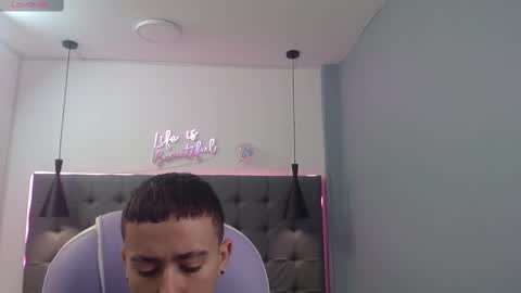 Snapshot of xavii_18_ chatting on March 11, 2025, 3:45 pm xavii_18_ online show from March 11, 2025, 3:45 pm