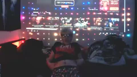 Snapshot of xbl0ndiex chatting on February 20, 2025, 8:17 am Bl0ndi3x online show from February 20, 2025, 8:17 am