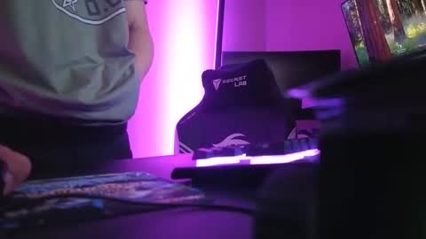 Snapshot of xburst chatting on December 17, 2025, 5:13 am xburst online show from December 17, 2025, 5:13 am