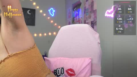 Snapshot of xclusivesecrets chatting on October 6, 2025, 5:43 pm spoil me here online show from October 6, 2025, 5:43 pm