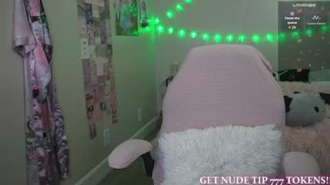 Snapshot of xclusivesecrets chatting on January 18, 2026, 11:36 am spoil me here online show from January 18, 2026, 11:36 am