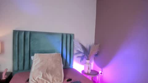 Xena Revelo online show from February 13, 2026, 1:29 pm