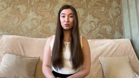 Mia online show from April 8, 2026, 12:16 pm