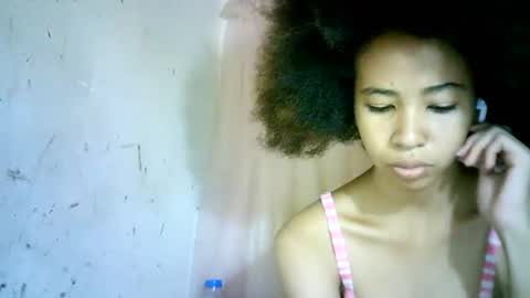 Snapshot of xenna610827 chatting on February 20, 2025, 2:24 pm xenna610827 online show from February 20, 2025, 2:24 pm