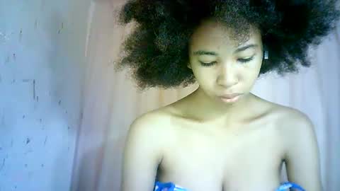 Snapshot of xenna610827 chatting on March 11, 2025, 6:10 am xenna610827 online show from March 11, 2025, 6:10 am