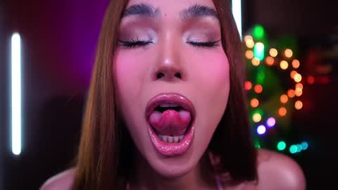 Snapshot of xforyoureyesonlyx chatting on November 6, 2025, 4:24 am Anne online show from November 6, 2025, 4:24 am